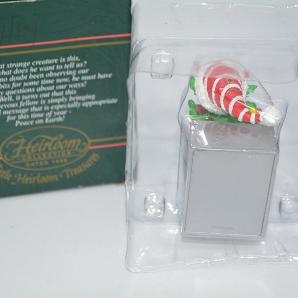VTG 1998 Carlton Cards Heirloom Treasures Christmas Ornament Lot Train Earthling - Picture 5 of 8